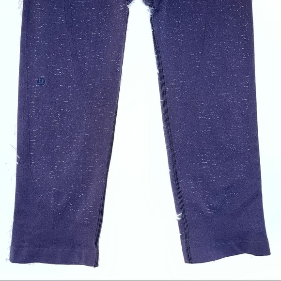 LULULEMON Free To Flow Crop Legging 8 Midnight Navy White 17” Yoga Athletic - Picture 8 of 10